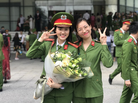 Trang cũng là đoàn viên đầu tiên của Đoàn thanh niên Bộ Công an đạt 2 danh hiệu Sinh viên 5 tốt và Giải thưởng Sao tháng Giêng cấp Trung ương năm 2018.