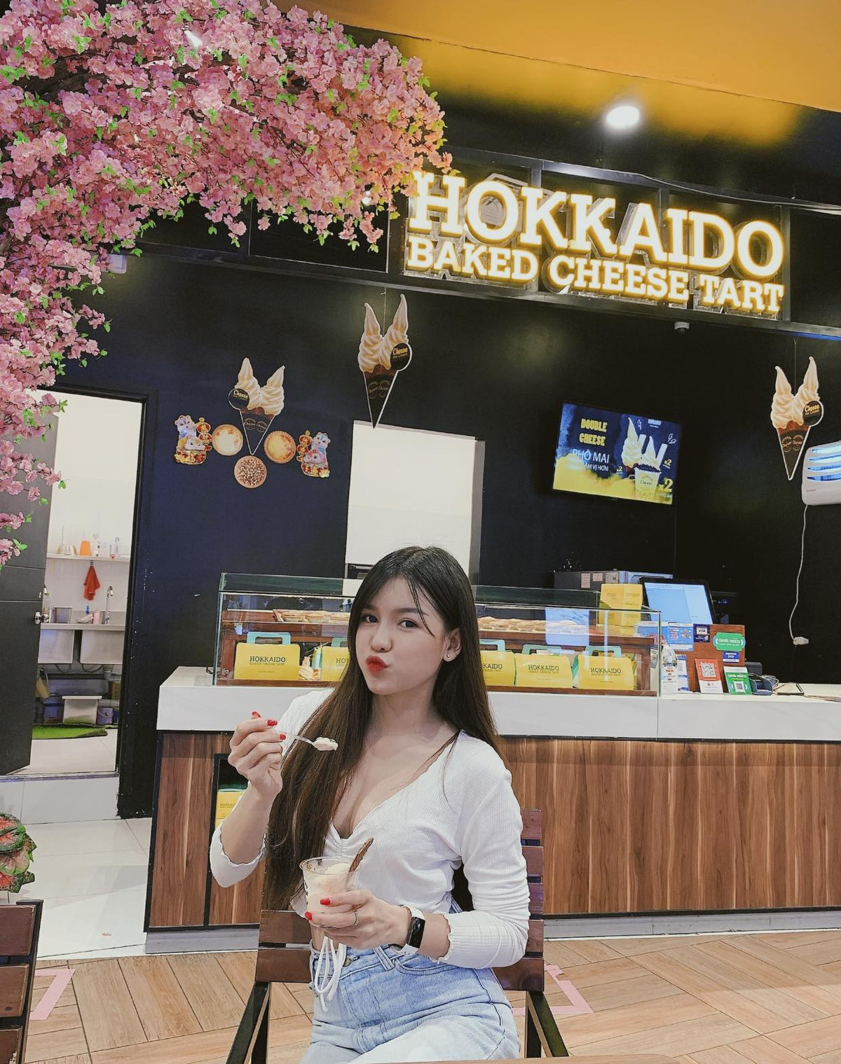 Yến Xuân từng chia sẻ trên trang cá nhân rằng bản thân muốn được chú ý bởi công việc hiện tại, thay vì những ồn ào xung quanh chuyện tình cảm. Ảnh: Facebook nhân vật