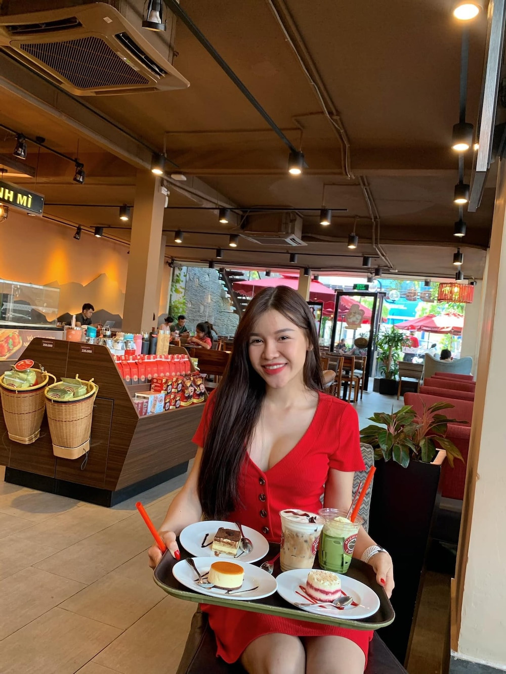 Hiện tại, Yến Xuân rất hạnh phúc với chuyện tình yêu cùng thủ môn Đặng Văn Lâm.