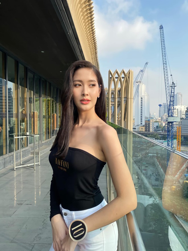 Trên Instagram, mỹ nhân này có hơn 120 nghìn người theo dõi. Cô là người đẹp chuyển giới đầu tiên được xuất hiện trong chiến dịch quảng cáo của một hãng dầu gội nổi tiếng.