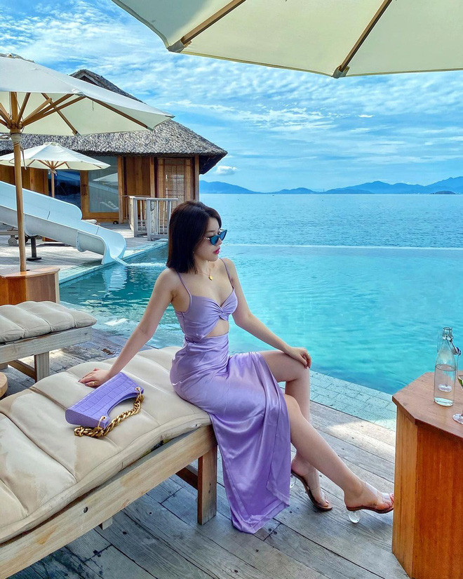 Sở hữu gương mặt V-line, đôi mắt to tròn và làn da trắng không thua kém các hot girl Việt, Tuyết Trinh từng được đăng tải hình ảnh trên một tờ báo lớn của Mỹ.