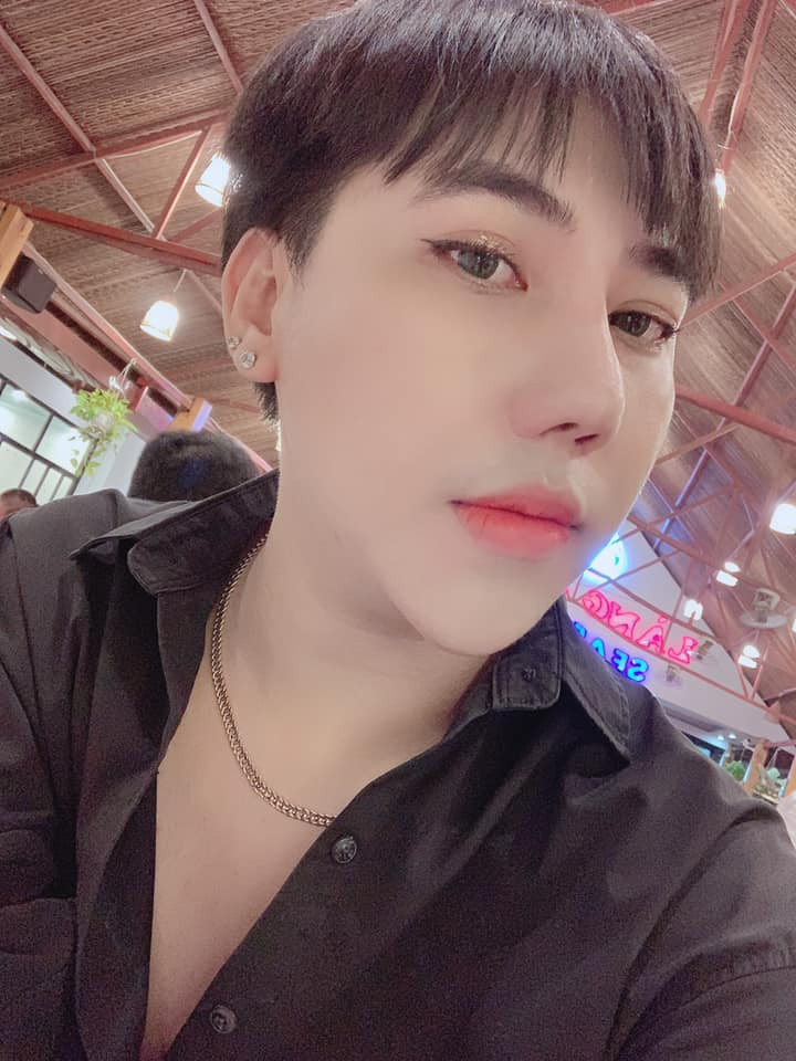 Nhiều cư dân mạng cho rằng Huỳnh Đạt chính là ''truyền nhân'' của Trần Đức Bo và anh chàng được gọi là "thánh xịt nước hoa" đang là nhân vật nổi rần rần trên TikTok hiện nay. Ảnh: Facebook nhân vật