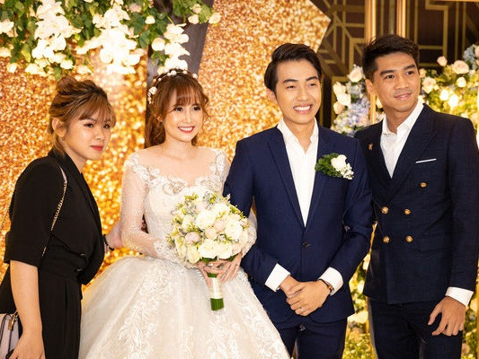 Ngay sau khi đăng tải, tấm ảnh cầu hôn bạn gái của streamer PewPew đã nhanh chóng nhận được sự chú ý và nhiều lời chúc từ bạn bè, người thân.