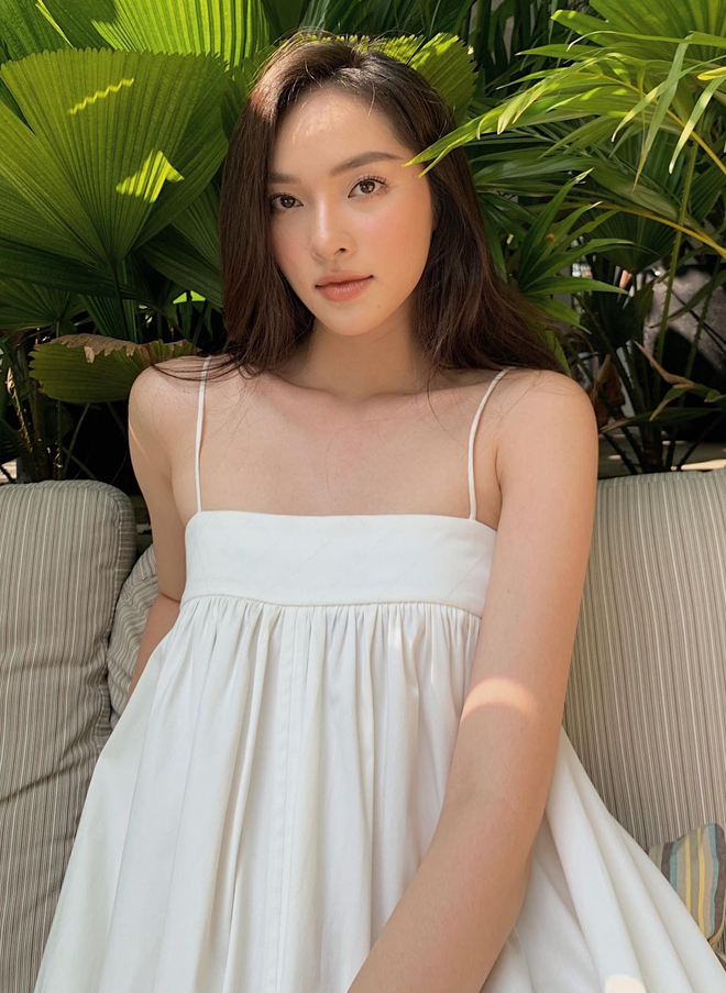 Được biết Diệu Linh sở hữu chiều cao 1m67 và cân nặng 48kg. Thân hình cô nàng không quá nóng bỏng.