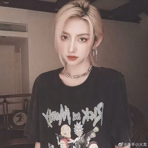 Kể từ khi tham gia vào MXH TikTok Hỏa Long mới bắt đầu thay đổi phong cách, chuyển sang hình tượng ngầu như hiện tại.