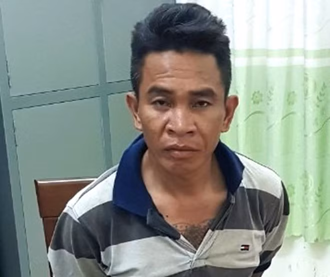 5. Tưới xăng đốt người tình do mâu thuẫn: Công an tỉnh Bình Thuận cho biết cơ quan này đã bắt giam Lê Minh Hoàng (36 tuổi, ngụ huyện Tuy Phong) để điều tra về hành vi Giết người. Hoàng sống chung với chị Nguyễn Thị Trang (38 tuổi, ngụ tại Phú Quý). do mâu thuẫn, Hoàng tưới xăng lên người chị Trang rồi châm lửa đốt. Nạn nhân bị bỏng 20% độ IIAB ở mặt, cổ và thân. Hoàng ngăn cản không cho ai cứu, sau đó bỏ trốn khỏi địa phương.