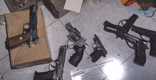 Ron nguoi kho sua chua, che tao sung quan dung cua giang ho Phu Yen-Hinh-2