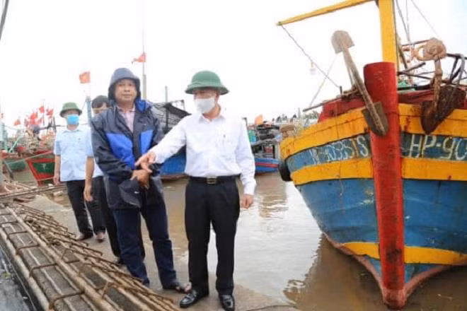 Bao so 2 tien gan dat lien, Hai Phong yeu cau dung hoat dong cap treo