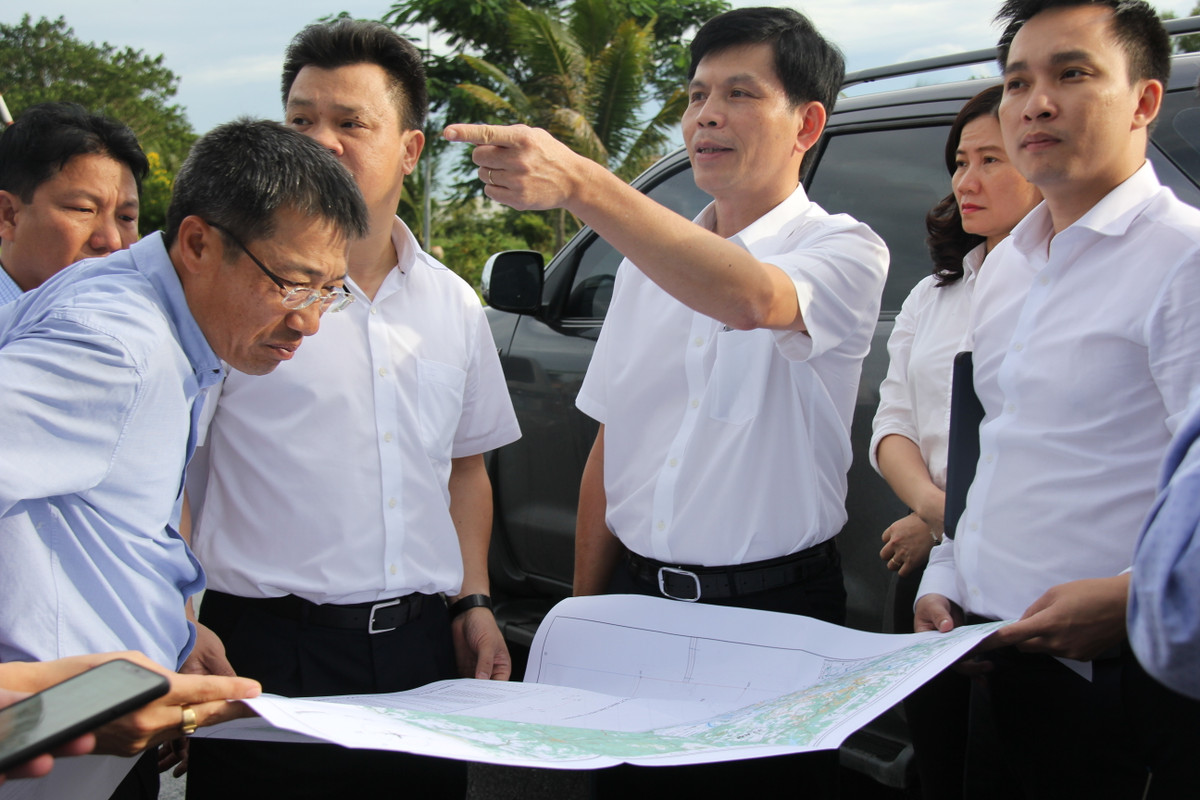 Ông cũng theo dõi và chỉ đạo hoạt động các cơ quan, đơn vị như Vụ Môi trường, Cục Hàng không Việt Nam, Cục Y tế GTVT, Ban Quản lý dự án 85, Tổng Công ty Quản lý bay Việt Nam, các trường thuộc Bộ GTVT. Theo dõi, quản lý nhà nước đối với Hiệp hội Doanh nghiệp hàng không, Hội Khoa học và công nghệ hàng không Việt Nam, Hội Môi trường GTVT Việt Nam.