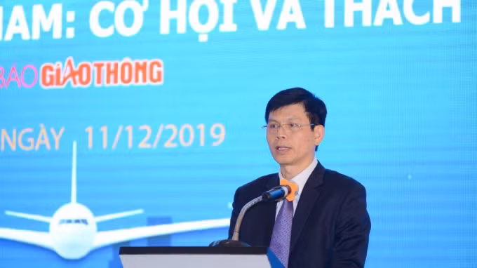 Hiện ông Lê Anh Tuấn đang kiêm nhiệm 11 chức danh khác như Phó Chủ tịch Úy ban An ninh hàng không dân dụng Quốc gia; Ủy viên Ban Chỉ đạo công tác phòng không nhân dân Trung ương; Ủy viên Ban chỉ đạo Trung ương về khu vực phòng thủ; Ủy viên Ủy ban Vũ trụ Việt Nam; Ủy viên Ủy ban Bảo vệ môi trường lưu vực hệ thống sông Đồng Nai; Ủy viên Ban Chỉ đạo công nghiệp hóa - hiện đại hóa nông nghiệp - nông thôn… >>> Mời bạn đọc xem thêm video: Khử trùng máy bay chở bệnh nhân nhiễm Covid-19 thứ 17