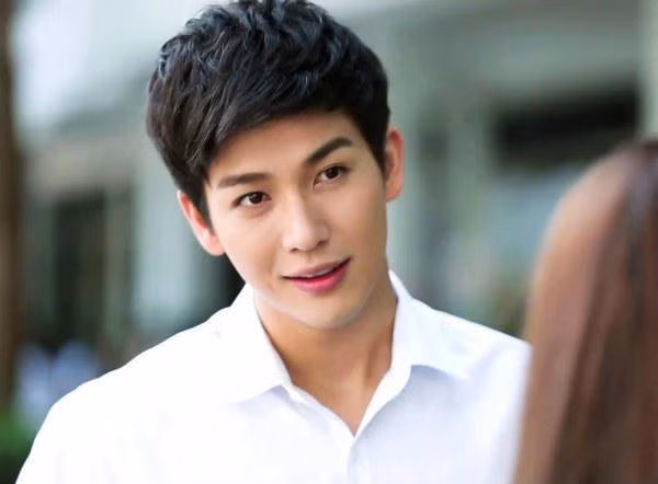 Không chỉ có tiền, mẫu đàn ông này còn có địa vị trong xã hội, được nhiều người nể trọng. Nếu chọn đúng ngành nghề để theo đuổi họ sẽ làm rạng danh gia đình, đảm bảo cho vợ con cuộc sống ấm no cả đời.