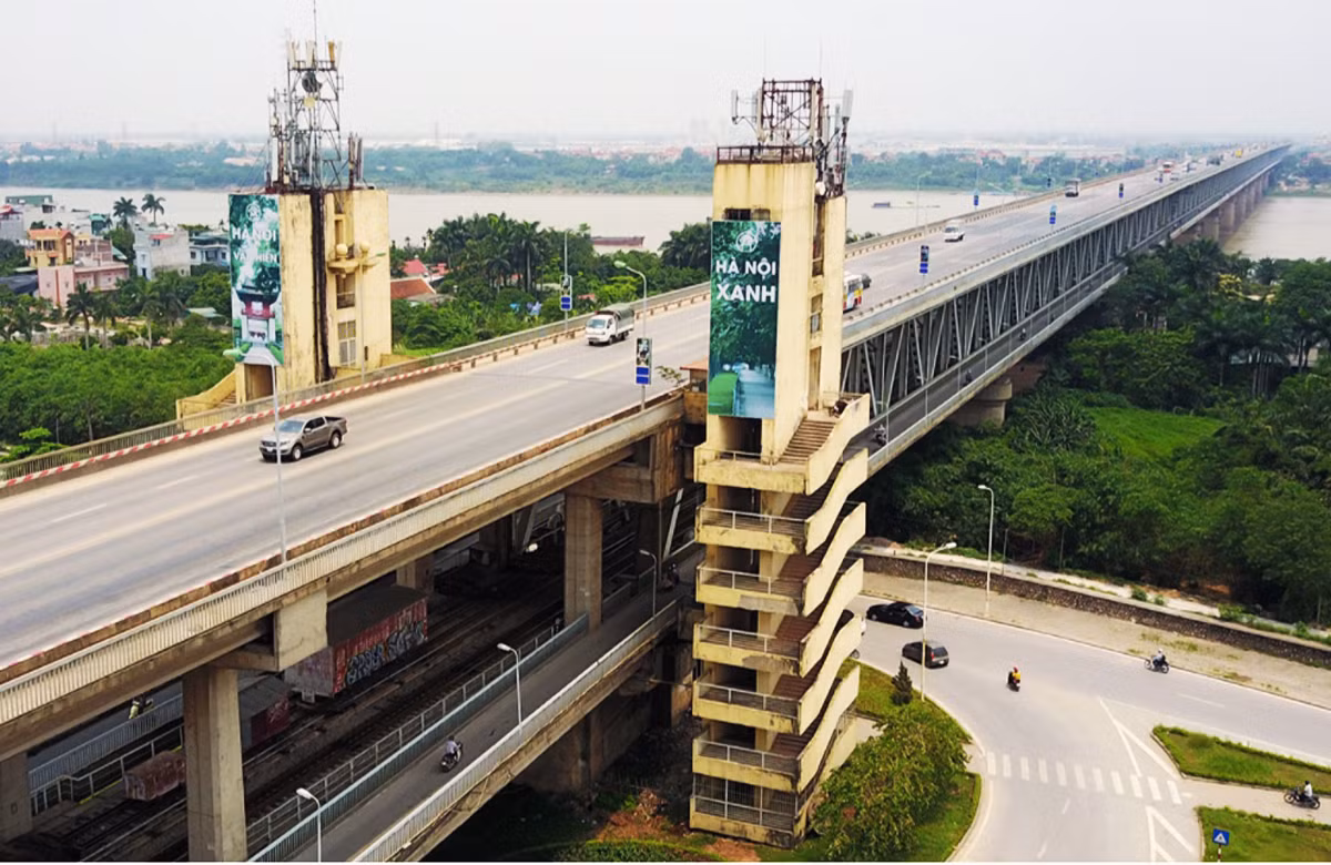 Cầu Thăng Long cũng được xem là một trong những công trình tiêu biểu của Việt Nam sau ngày Giải phóng miền Nam thống nhất Tổ quốc đến trước thời kỳ đổi mới 1986. Đồng thời, khẳng định hơn nữa tinh thần đoàn kết và là một biểu tượng của tình hữu nghị giữa Việt Nam và Liên Xô.