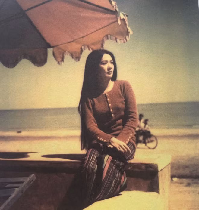 Thanh Nga nổi tiếng trên sân khấu, bà được coi là "Nữ hoàng cải lương". Bà tham gia diễn xuất trong nhiều bộ phim điện ảnh như: Loan mắt nhung, Đôi mắt người xưa, Sau giờ giới nghiêm, Sợ vợ mới anh hùng... Thanh Nga trong phim Xa lộ không đèn.