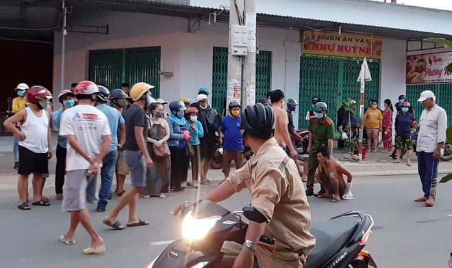 5. Đâm chết người khi bị đòi nợ 200.000 đồng: Công an huyện Tư Nghĩa, tỉnh Quảng Ngãi cho biết đơn vị đã bắt giữ khẩn cấp Tạ Văn Chương (37 tuổi, người địa phương) để điều tra hành vi giết người. tối 11/8, anh N.Q.T.(35 tuổi) đến thị trấn La Hà, huyện Tư Nghĩa để yêu cầu Chương trả nợ 200.000 đồng. Xích mích xảy ra, Chương cầm dao đâm anh T. gục chết giữa đường.