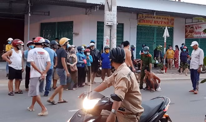 5. Đâm chết người khi bị đòi nợ 200.000 đồng: Công an huyện Tư Nghĩa, tỉnh Quảng Ngãi cho biết đơn vị đã bắt giữ khẩn cấp Tạ Văn Chương (37 tuổi, người địa phương) để điều tra hành vi giết người. tối 11/8, anh N.Q.T.(35 tuổi) đến thị trấn La Hà, huyện Tư Nghĩa để yêu cầu Chương trả nợ 200.000 đồng. Xích mích xảy ra, Chương cầm dao đâm anh T. gục chết giữa đường.