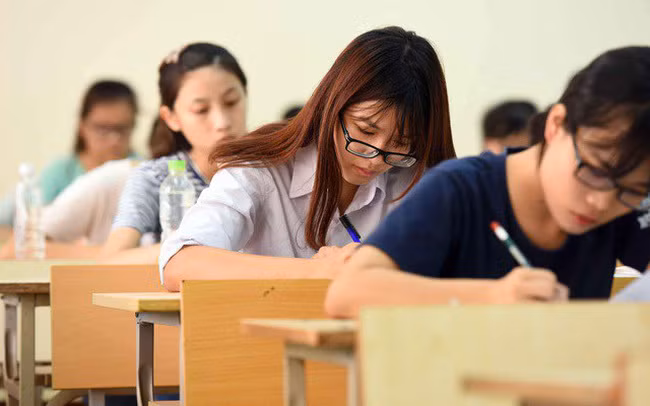 Bo GDDT noi ve cau hoi gay tranh cai trong de thi Giao duc cong dan