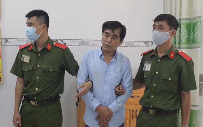  4. Triệt phá đường dây thu 19 bánh heroin: Công an Đồng Nai ập vào nhà của đối tượng Vũ Hoàng Nam (SN 1992, ngụ tỉnh Bình Phước) tại phường Hóa An, TP Biên Hoà thu giữ 19 bánh heroin, 8 bịch lớn ma túy đá với khối lượng khoảng 8kg, cùng các dụng cụ pha chế, cân đo. Đồng thời bắt đối tượng Ngô Văn Tính đang ẩn náu tại huyện Định Quán, Đồng Nai. Theo lời khai, Tính là đàn anh của Nam.