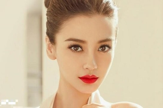 Trong nhân tướng học, những người phụ nữ có trán cao rộng chắc chắn làm quan ai lấy được người phụ nữ này làm vợ sẽ vô cùng may mắn.