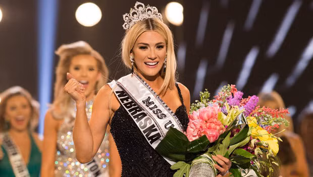 Bỏ phần thi áo tắm: Năm 2018, ban tổ chức cuộc thi Hoa hậu Mỹ thông báo sẽ bỏ phần thi áo tắm kể từ năm 2019 nhằm thể hiện sự ủng hộ đối với phong trào chống quấy rối tình dục #MeToo. Trong khi một số thí sinh, khán giả ủng hộ quyết định này, xem đó là dấu hiệu của sự tiến bộ và thay đổi phương thức đánh giá phụ nữ, số khác không tán thành và nhận xét Miss America phiên bản mới thất bại vì kém hấp dẫn. Ảnh: Newsthen