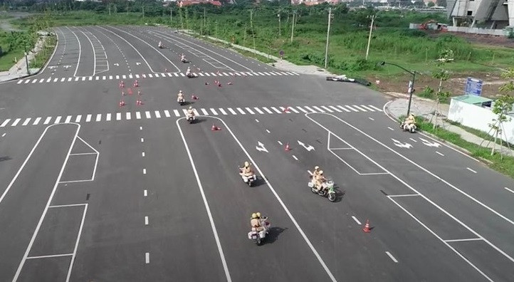 Toàn cảnh sa hình tập luyện của các nữ CSGT dẫn đoàn TPHCM. 