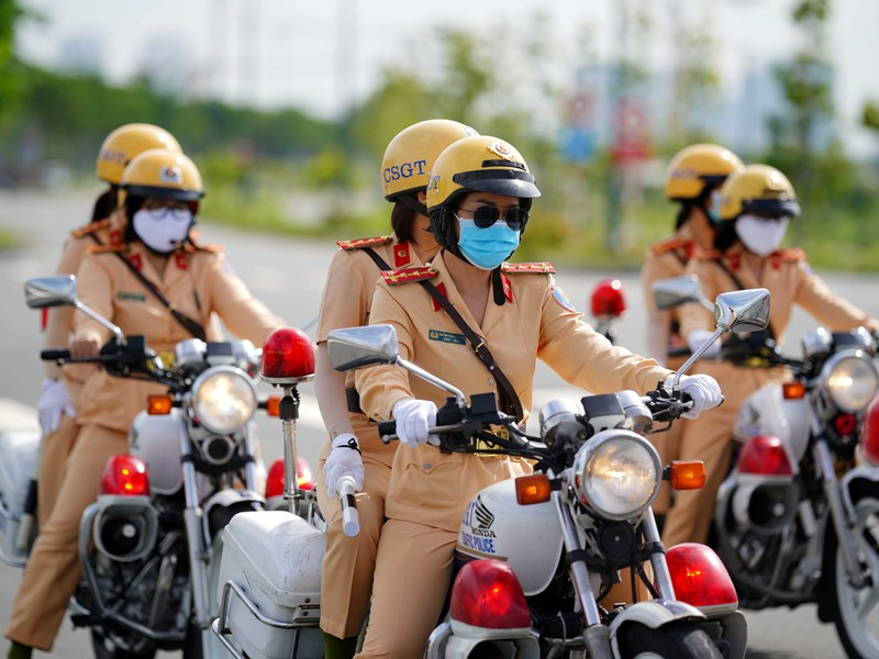 Được tuyển chọn từ 120 ứng viên, đội nữ CSGT dẫn đoàn gồm 58 người đang tập luyện kỹ năng lái mô tô và dẫn đoàn, chuẩn bị cho ngày ra mắt vào ngày 25/8.