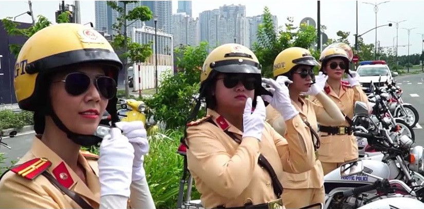  58 nữ CSGT dẫn đoàn hiện đang công tác ở các đơn vị trên thành phố, hầu hết đều đã có gia đình và con nhỏ.