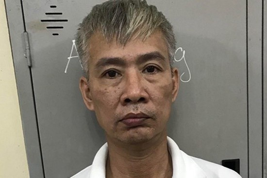  5. Mâu thuẫn, bịt khẩu trang đâm đối thủ tử vong: Công an quận Thanh Xuân (Hà Nội) cho biết đang tạm giữ đối tượng Đặng Quang Minh (SN 1969, quận Thanh Xuân). Đêm 3/8, trên đường đi uống rượu về nhà, Minh gặp ông T. (SN 1979, trú tại quận Nam Từ Liêm) và xảy ra mâu thuẫn. Minh về thay quần áo, đeo khẩu trang, đội mũ và mang dao đến rồi đâm vào cổ khiến ông T. tử vong.