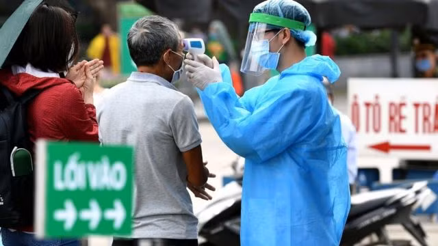 Nguoi dan ong phat hien duong tinh sau cu nga chan thuong