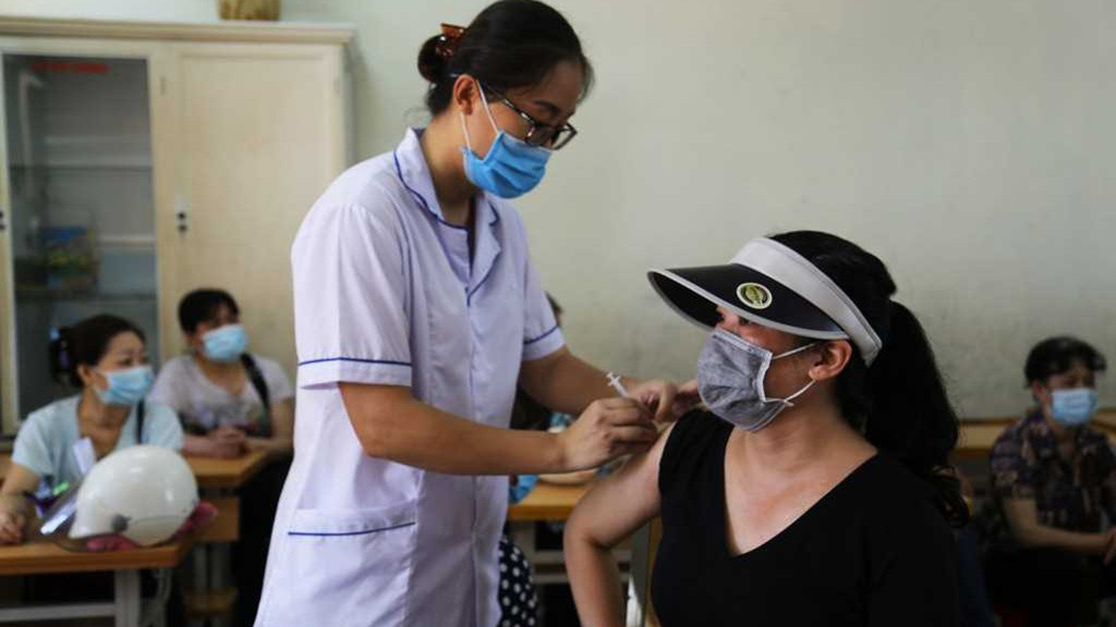 Biết gì về 6 loại vắc xin COVID-19 được Bộ Y tế cấp phép? - Hình 8 Biet gi ve 6 loai vac xin COVID-19 duoc Bo Y te cap phep?-Hinh-8