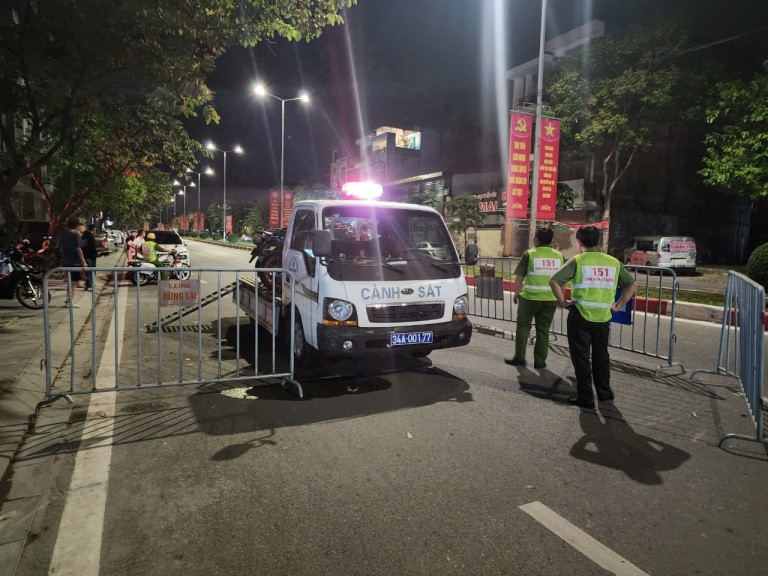 Hai Duong: Khoi to “ma men” lai xe thong chot con, tong trung ta cong an-Hinh-2