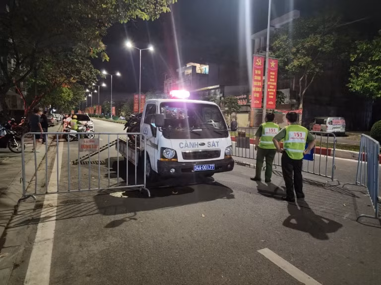 Hai Duong: Khoi to “ma men” lai xe thong chot con, tong trung ta cong an-Hinh-2