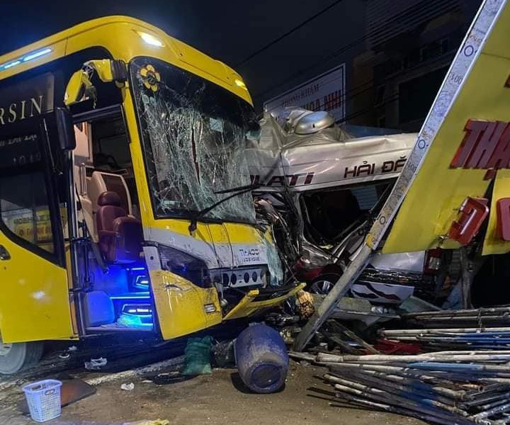 Nhà xe Thành Bưởi bị kiểm tra: Hàng loạt vi phạm về kinh doanh vận tải - Hình 2 Nha xe Thanh Buoi bi kiem tra: Hang loat vi pham ve kinh doanh van tai-Hinh-2