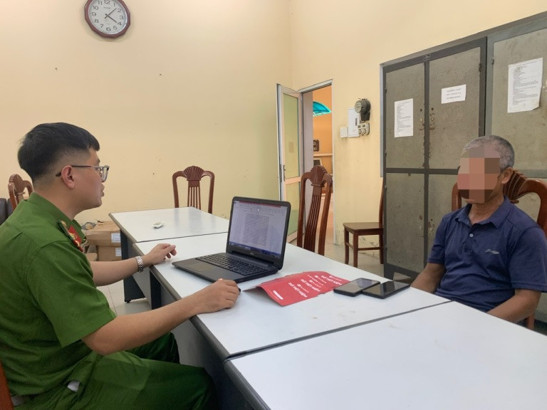 Hai Duong: Nghe cuoc goi la, hai nguoi dan ong suyt mat hang tram trieu