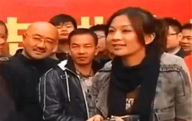 Ban nha de mua co vat, co gai choang khi chuyen gia dinh gia-Hinh-3