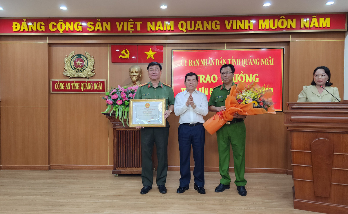 Thưởng nóng Công an phá vụ án 2 nữ lao công bị bắn khi đang quét rác - Hình 2 Thuong nong Cong an pha vu an 2 nu lao cong bi ban khi dang quet rac-Hinh-2