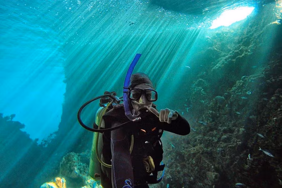 Phần lớn khối lượng của lục địa thứ 8 này nằm ở độ sâu 2 km dưới mực nước biển.