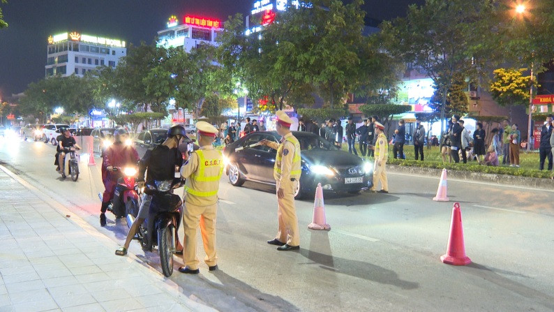 Hải Dương: Tiếp tục lập chốt kiểm tra nồng độ cồn, xử lý triệt để Hai Duong: Tiep tuc lap chot kiem tra nong do con, xu ly triet de