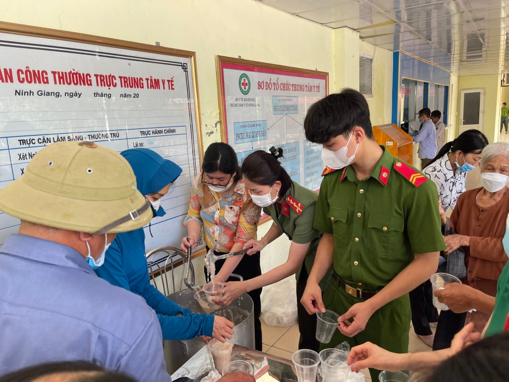 Hai Duong: 30.000 dong trich luong can bo cong an va noi chao nghia tinh