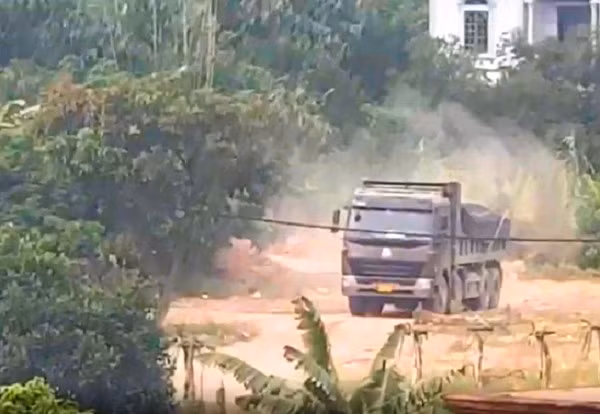 Hải Dương: Tái diễn san gạt vườn đồi, khai thác khoáng sản trái phép? - Hình 2 Hai Duong: Tai dien san gat vuon doi, khai thac khoang san trai phep?-Hinh-2