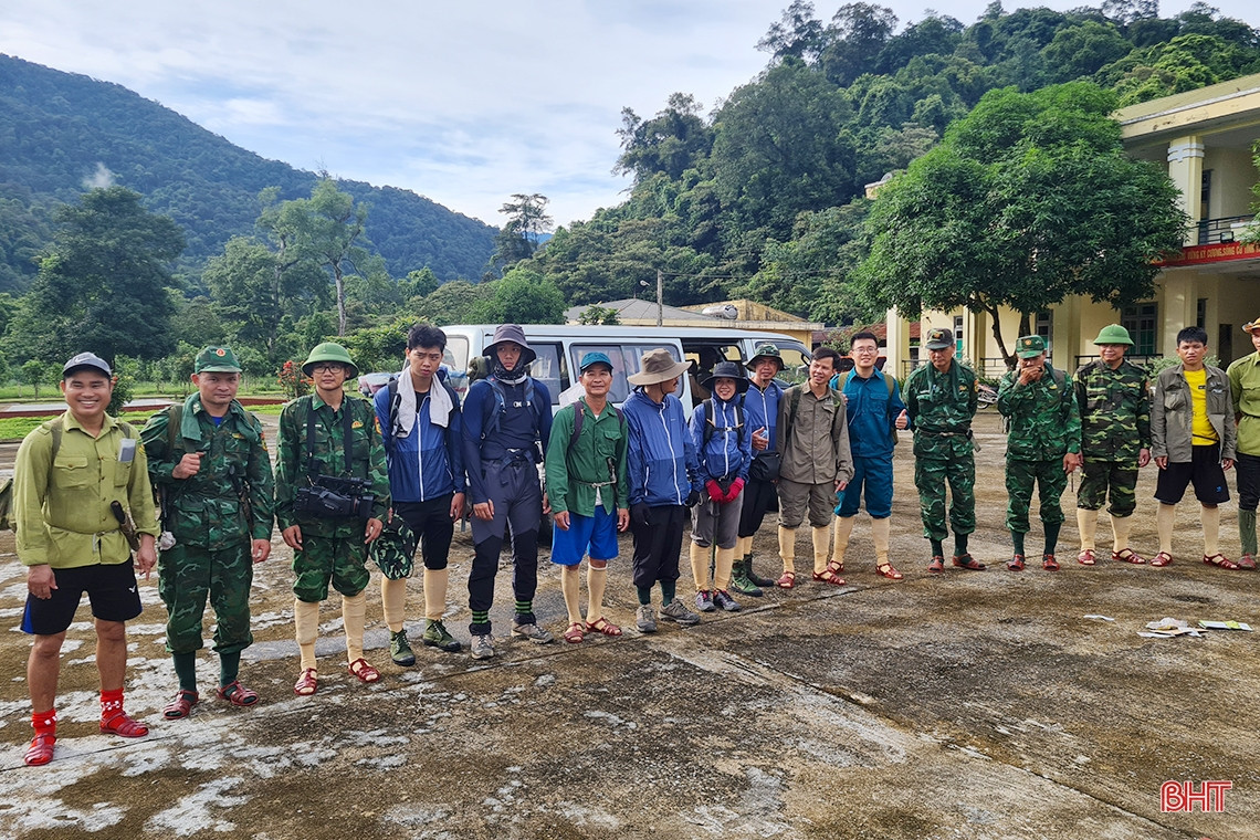 Mục tiêu lần này là khám phá khu vực nằm sâu trong Vườn Quốc gia Vũ Quang, nơi có độ cao khoảng 1.400m so với mực nước biển. Các thành viên trong đoàn phải chuẩn bị hành trang kỹ càng như gạo, thực phẩm đóng hộp, võng, màn... cho cuộc hành trình kéo dài 3 ngày 2 đêm. 