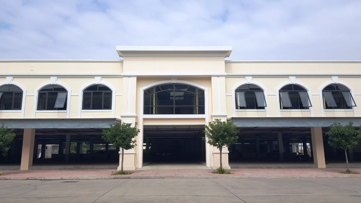 Ghi nhận của PV Tri thức và Cuộc sống ngày 13/10, tại vị trí triển khai dự án chợ dân sinh và trung tâm thương mại An Lưu hiện đã xây dựng các công trình như cổng chào, đường giao thông nội bộ, khu chợ dân sinh hơn 3800m2. 