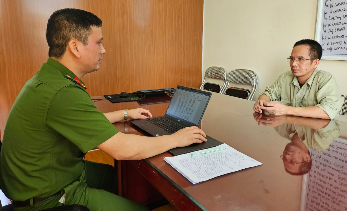 Bắt 2 đối tượng phát tán số lượng lớn tin nhắn đánh bạc, mại dâm Bat 2 doi tuong phat tan so luong lon tin nhan danh bac, mai dam