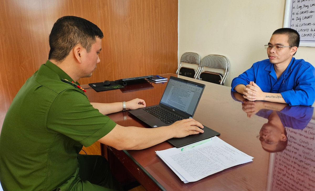 Bắt 2 đối tượng phát tán số lượng lớn tin nhắn đánh bạc, mại dâm - Hình 2 Bat 2 doi tuong phat tan so luong lon tin nhan danh bac, mai dam-Hinh-2