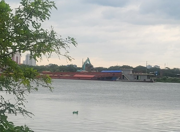 Tàu, xe quá tải tấp nập tại bến hết phép ở Hải Dương: Kết quả kiểm tra thấy gì? Tau, xe qua tai tap nap tai ben het phep o Hai Duong: Ket qua kiem tra thay gi?