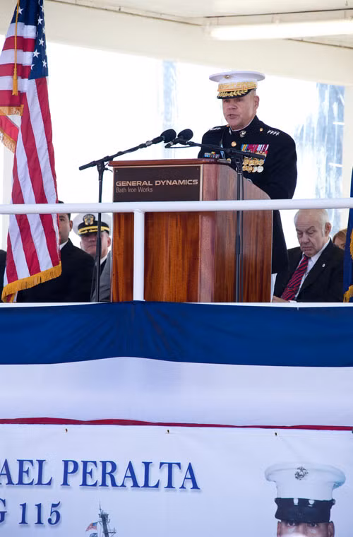 Đại diện Hải quân Mỹ tại lễ rửa tội.