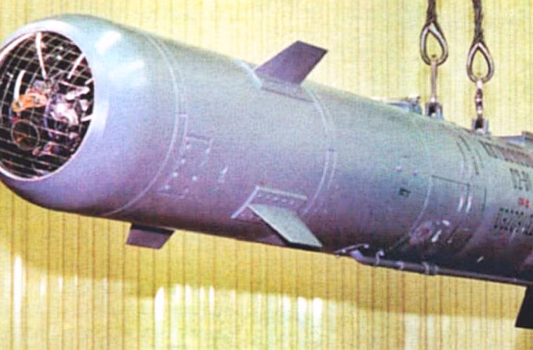 Bom thông minh KAB-500 hiện được sản xuất với ba biến thể chủ yếu gồm: KAB-500L; KAB-500Kr; KAB-500S-E. Các biến thể có kích thước khác nhau, trang bị hệ thống dẫn đường khác nhau cũng như là kiểu dáng khác biệt nhiều.