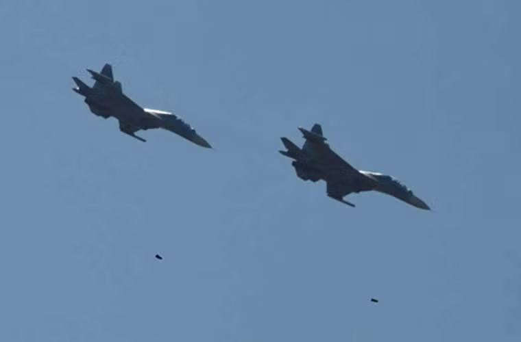 Theo Tuổi Trẻ, năm 2012, trong đợt diễn tập ở Thanh Hóa, Đại tá Phan Xuân Tình (phó trung đoàn trưởng, tham mưu trưởng Trung đoàn 935) và phi công Lê Văn Hợi đã điều khiển chiến đấu cơ Su-30MK2 ném thử thành công bom thông minh KAB-500. Đặc biệt, đây là lần đầu tiên trong lịch sử Không quân Nhân dân Việt Nam, bom KAB-500 được sử dụng. Và ngay từ lần đầu tiên đó, Phan Xuân Tình cùng đồng đội của mình đã sử dụng thành công loại vũ khí này.