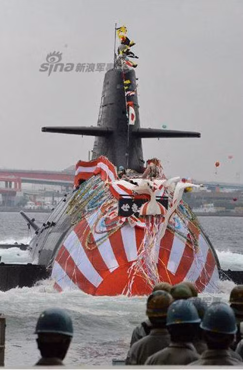 Chương trình tàu ngầm lớp Soryu được khởi động từ năm 2005, dự kiến đóng 11 chiếc để thay thế lớp tàu ngầm cũ Oyashio.