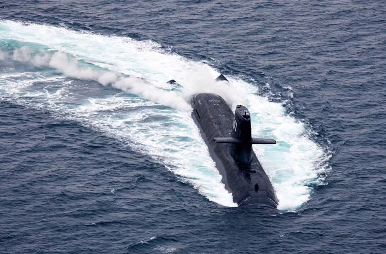Đến nay đã có 7 chiếc được biên chế cho Lực lượng Phòng vệ biển Nhật Bản (JMSDF). Tàu ngầm lớp Soryu có lượng giãn nước khi nổi 2.900 tấn, khi lặn là 4.200 tấn, dài 84m, rộng 9,1m, mớn nước 8,5m.