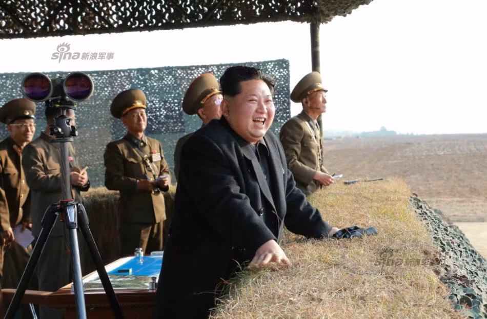 Cuộc tập trận tất nhiên có sự tham dự của nhà lãnh đạo Triều Tiên Kim Jong-un.
